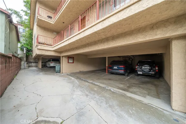 2421 N Beachwood, Los Angeles, California 90068