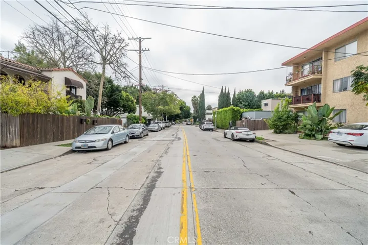 2421 N Beachwood, Los Angeles, California 90068