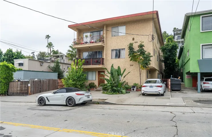 2421 N Beachwood, Los Angeles, California 90068