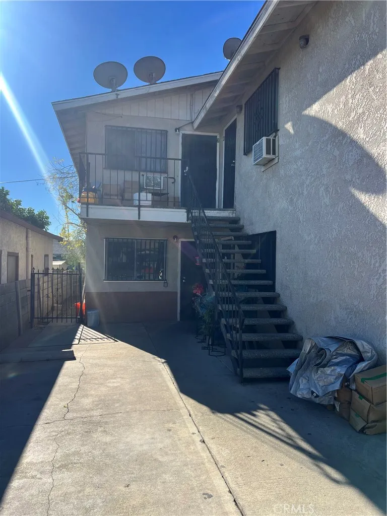833 W 10th, San Bernardino, California 92410 home-pic-2