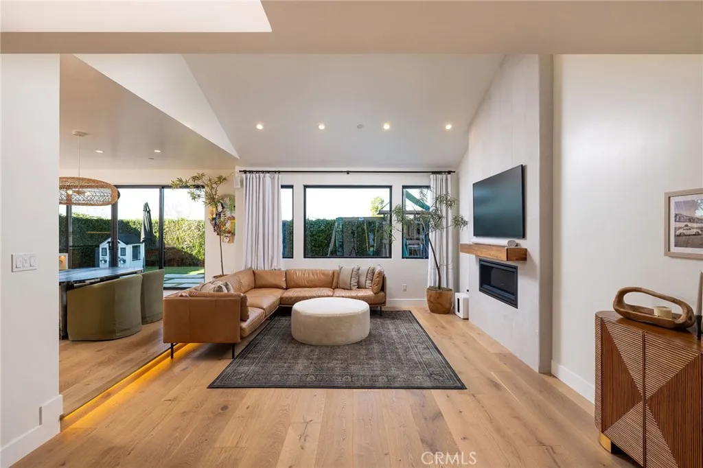 2012 Port Chelsea, Newport Beach, California 92660 home-pic-4