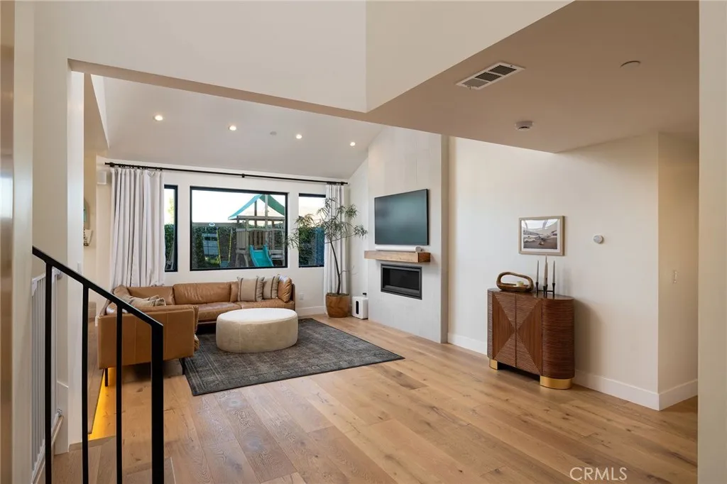 2012 Port Chelsea, Newport Beach, California 92660 home-pic-18
