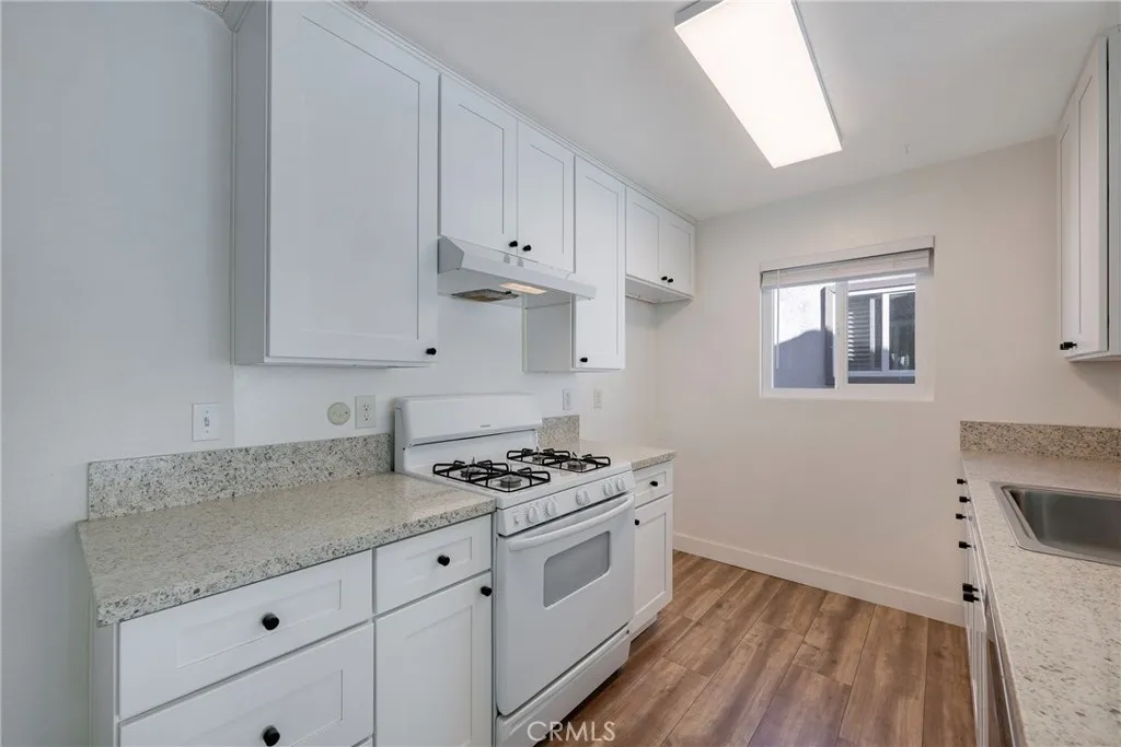 1076 B Cabrillo Park Drive C, Santa Ana, California 92701 home-pic-14