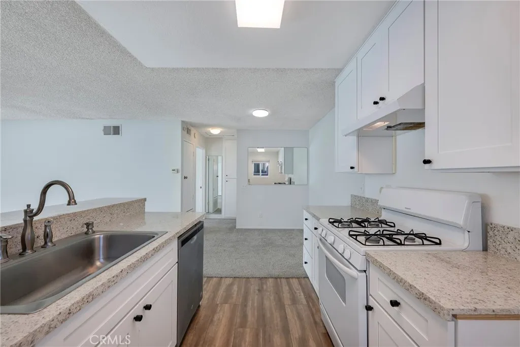 1076 B Cabrillo Park Drive C, Santa Ana, California 92701 home-pic-15
