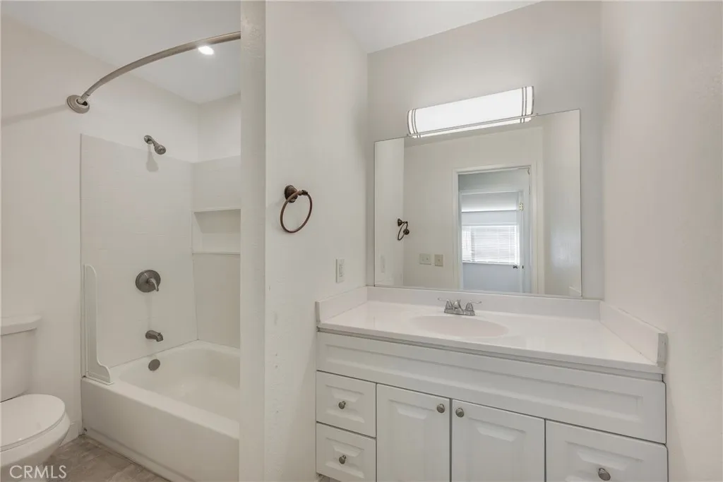 1076 B Cabrillo Park Drive C, Santa Ana, California 92701 home-pic-22