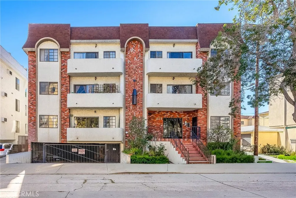 1515 Amherst Avenue 302, Los Angeles, California 90025 home-pic-1