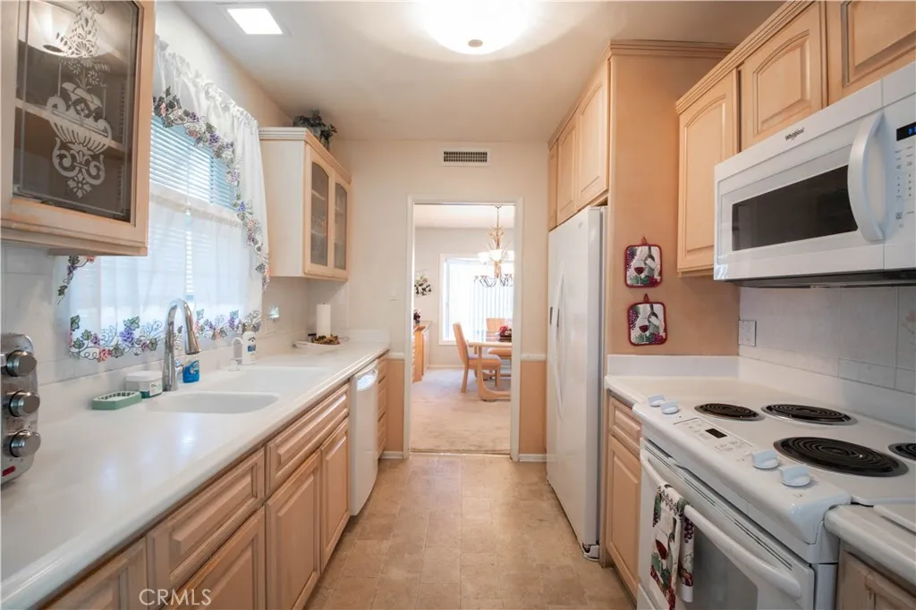 1417 E Verness, West Covina, California 91791 home-pic-9