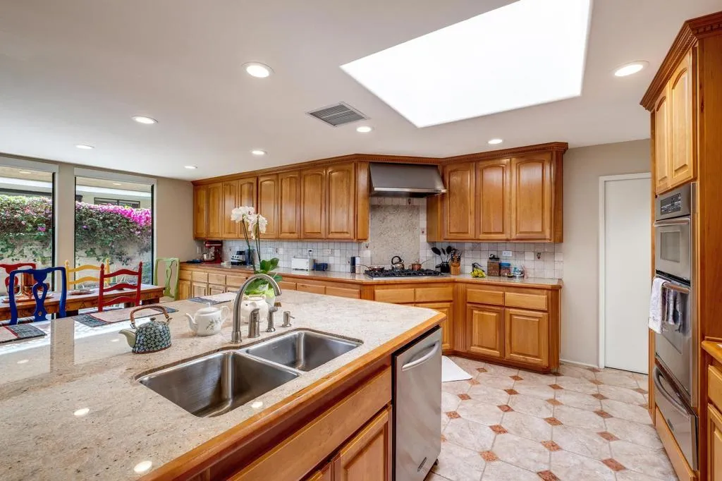 70 Columbia Drive, Rancho Mirage, California 92270 home-pic-4