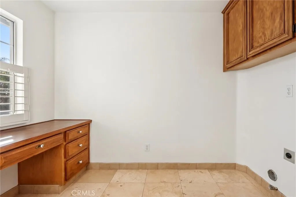 6594 Manzanita Court, Chino, California 91710 home-pic-32