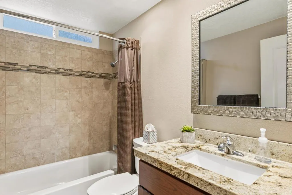 223 Desert Falls Drive E, Palm Desert, California 92211 home-pic-19