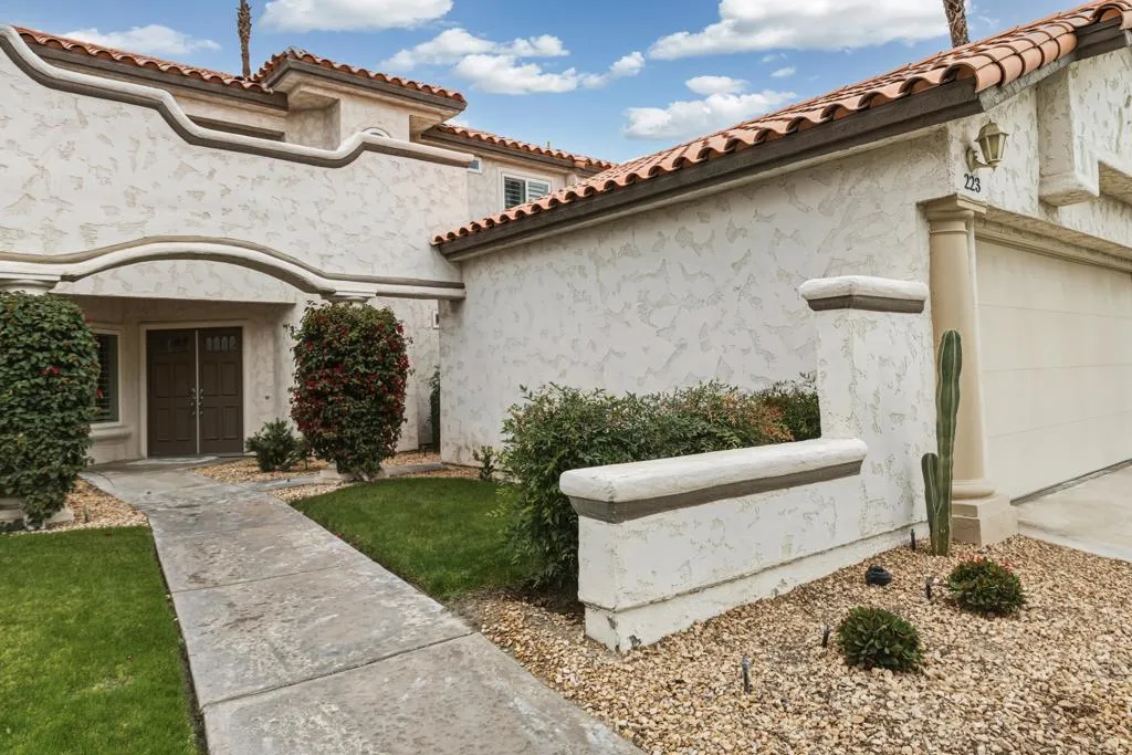 223 Desert Falls Drive E, Palm Desert, California 92211 home-pic-4