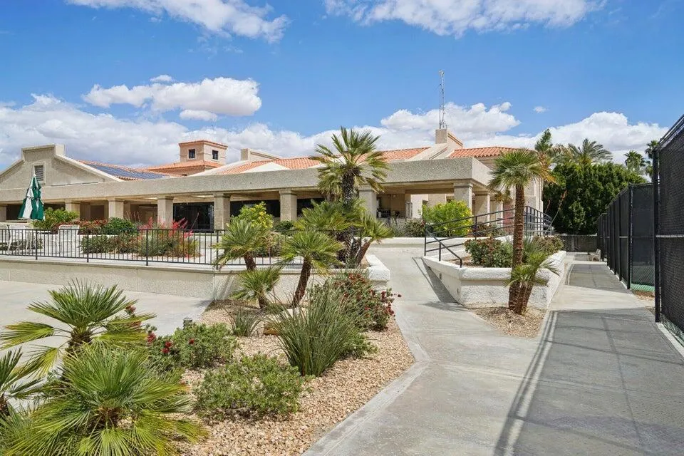 223 Desert Falls Drive E, Palm Desert, California 92211 home-pic-46