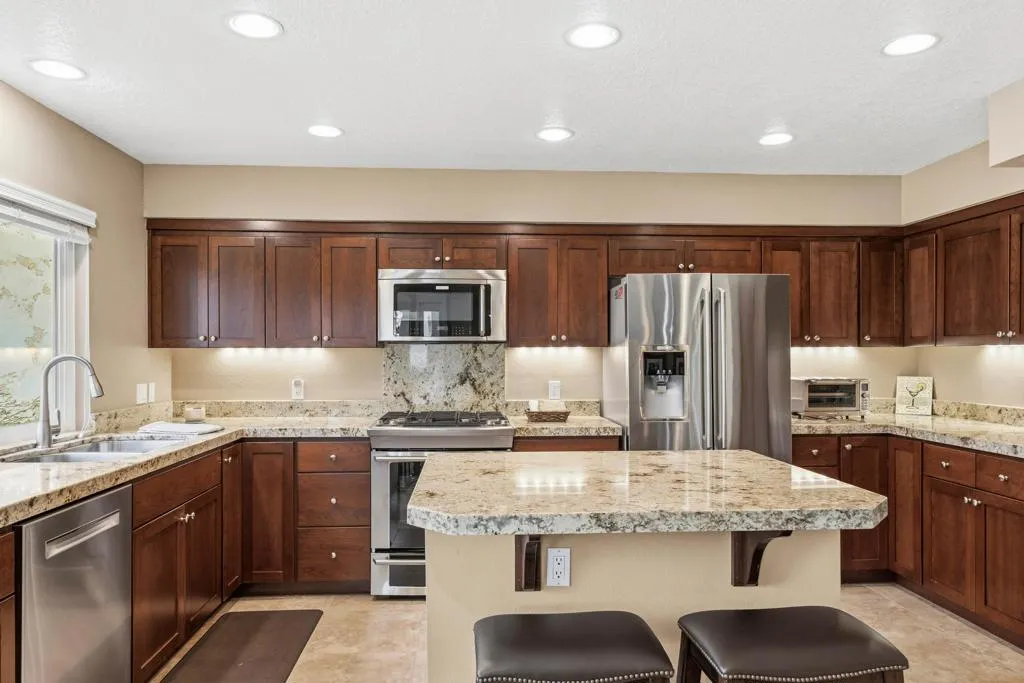 223 Desert Falls Drive E, Palm Desert, California 92211 home-pic-16