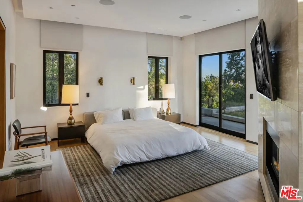 1120 El Retiro Way, Beverly Hills, California 90210 home-pic-16