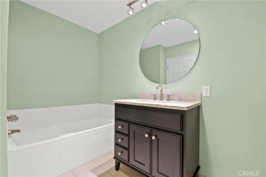 345 Wisconsin 207, Long Beach, California 90814 home-pic-10