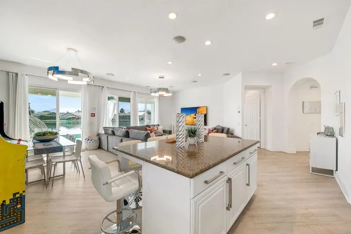 10 KITCHEN MLS