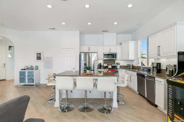 09 KITCHEN MLS