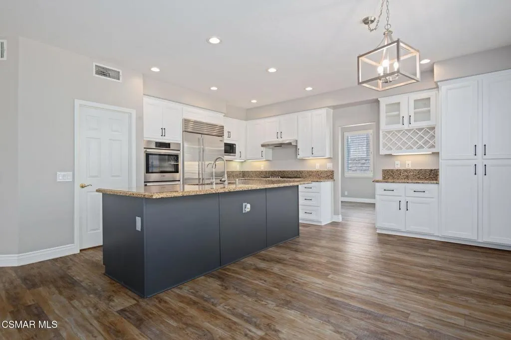 335 Kitetail Street, Simi Valley, California 93065 home-pic-15