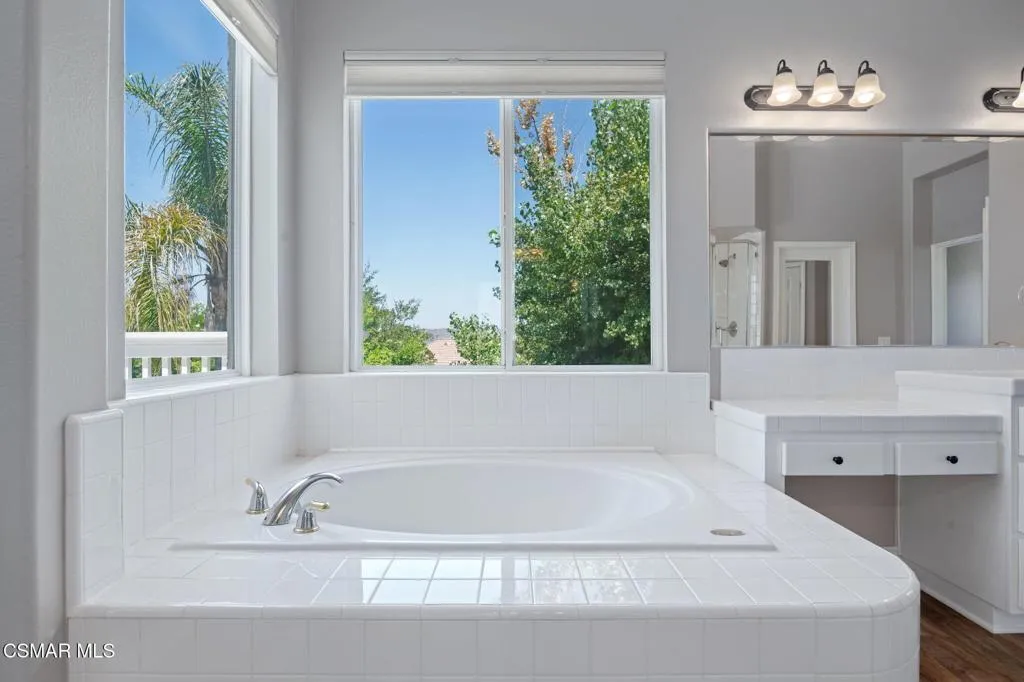 335 Kitetail Street, Simi Valley, California 93065 home-pic-31