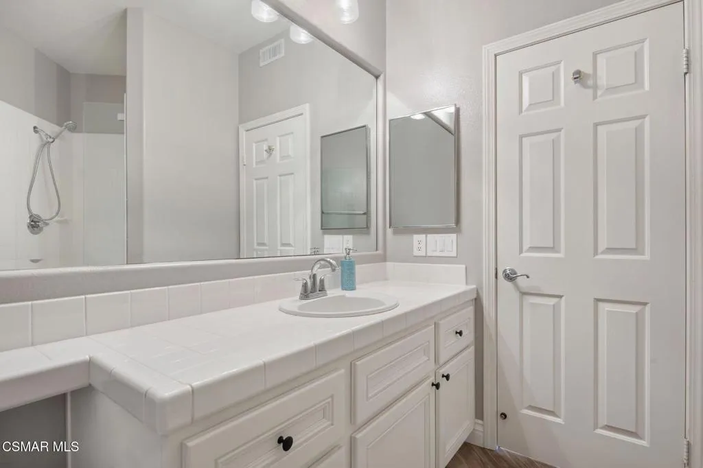 335 Kitetail Street, Simi Valley, California 93065 home-pic-43