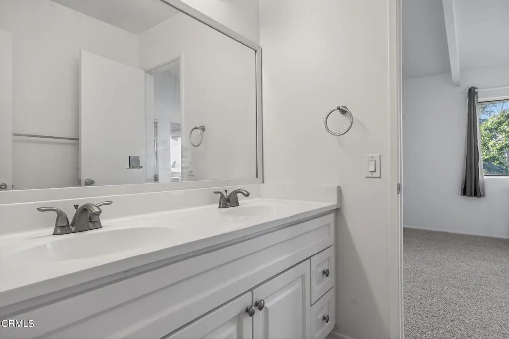 25-web-or-mls-UpmarketMedia-969 Mira-101