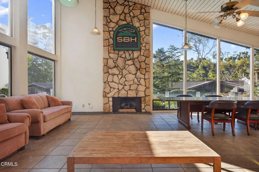 35-web-or-mls-UpmarketMedia-969 Mira-139