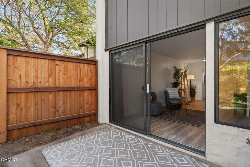 16-web-or-mls-UpmarketMedia-969 Mira-67