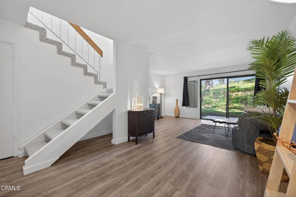 10-web-or-mls-UpmarketMedia-969 Mira-49