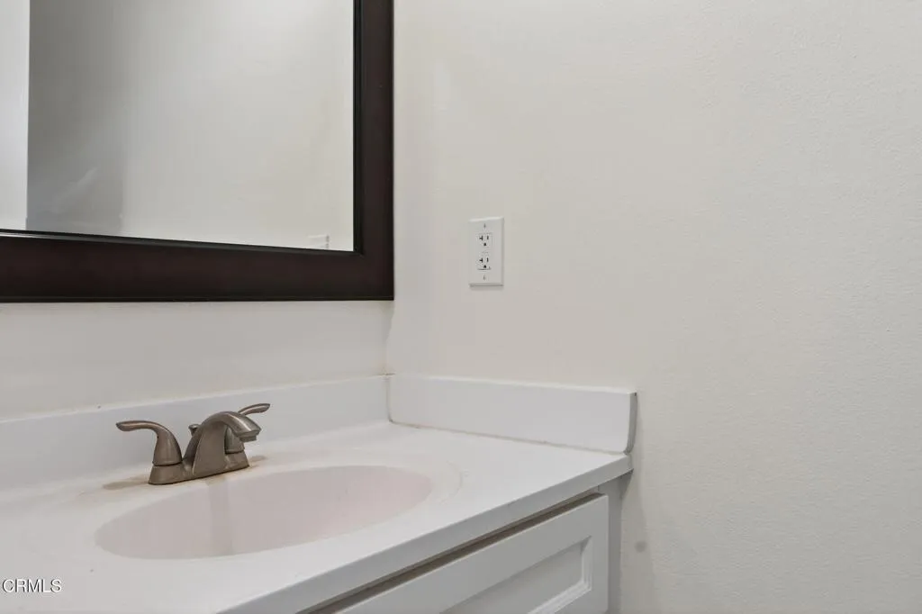 19-web-or-mls-UpmarketMedia-969 Mira-76