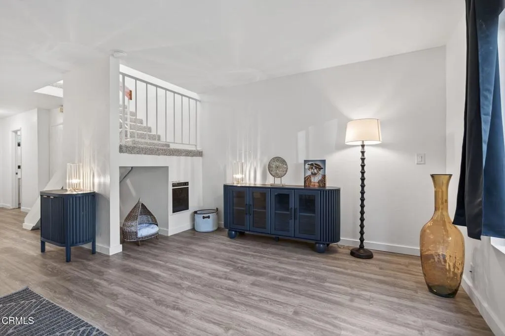 13-web-or-mls-UpmarketMedia-969 Mira-58