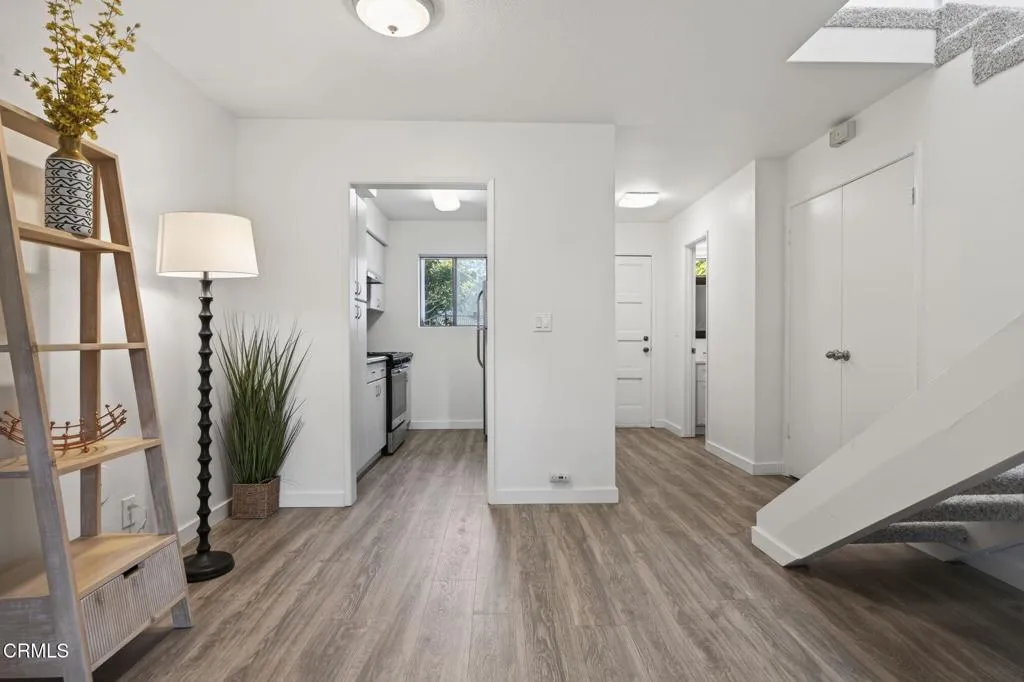 9-web-or-mls-UpmarketMedia-969 Mira-43