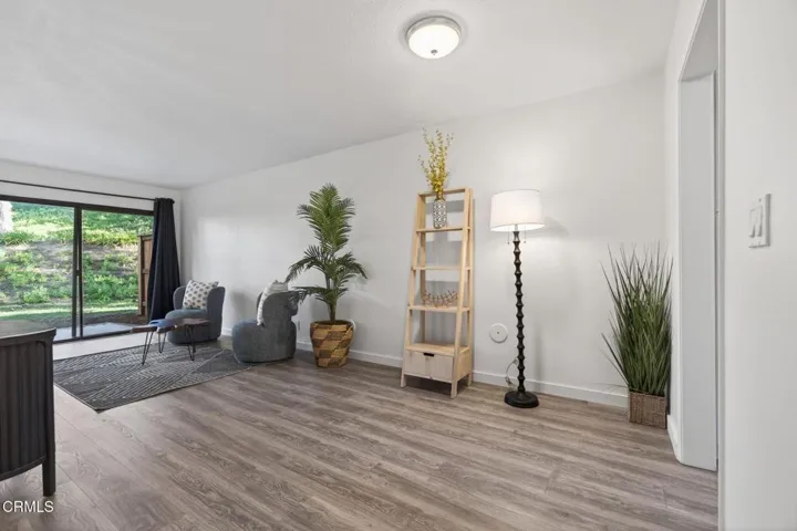 8-web-or-mls-UpmarketMedia-969 Mira-38