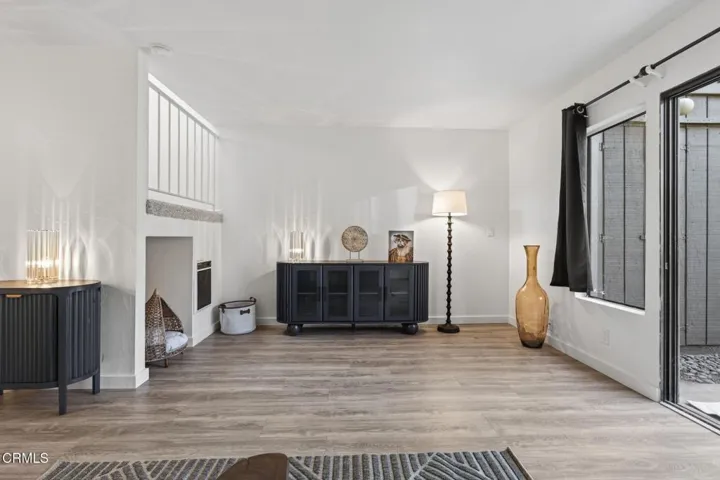15-web-or-mls-UpmarketMedia-969 Mira-64