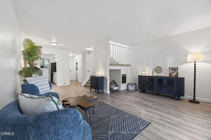 11-web-or-mls-UpmarketMedia-969 Mira-53