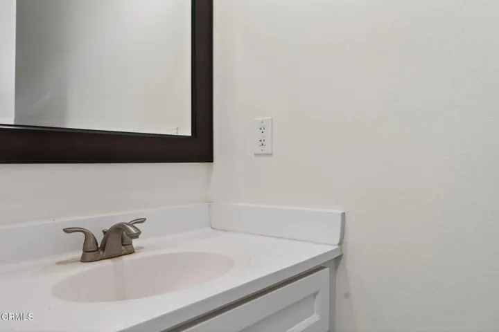 19-web-or-mls-UpmarketMedia-969 Mira-76