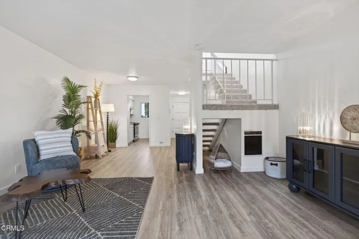 12-web-or-mls-UpmarketMedia-969 Mira-56