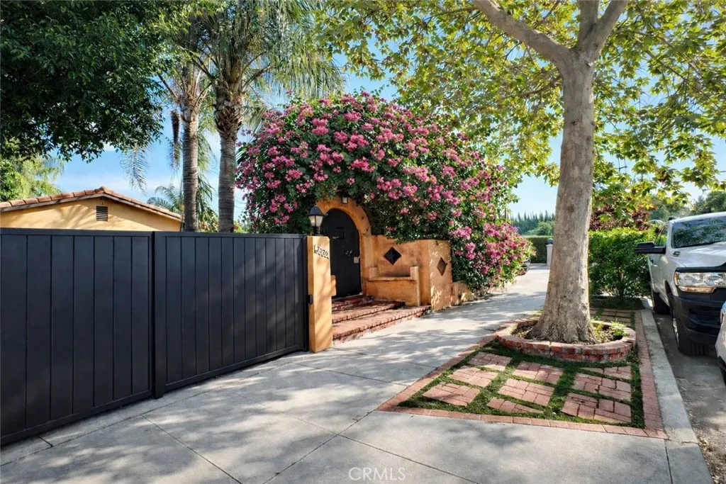 7326 Vanalden, Reseda, California 91335 home-pic-0