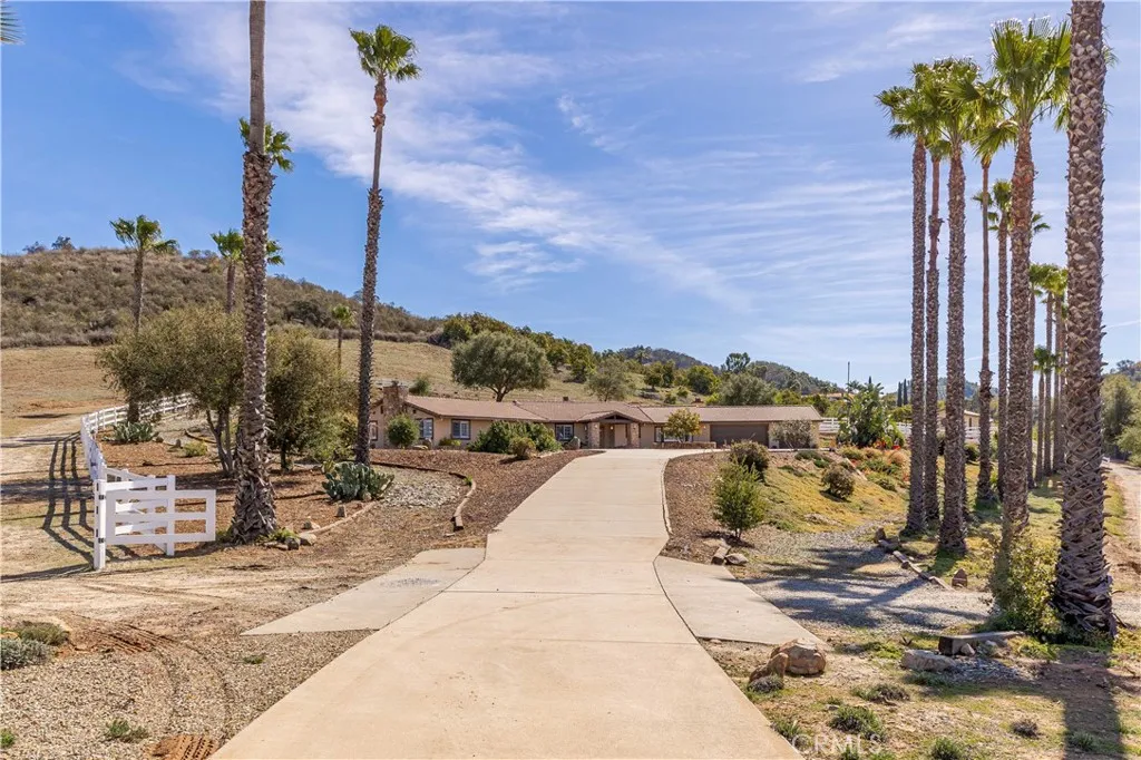 45400 Via Vaquero, Temecula, California 92590 home-pic-46