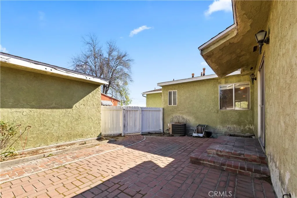 15974 Hawthorne, Fontana, California 92335 home-pic-25