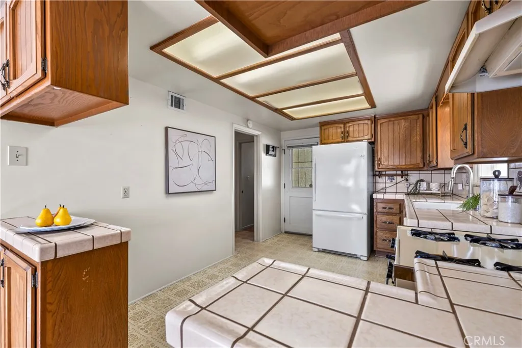 15974 Hawthorne, Fontana, California 92335 home-pic-11