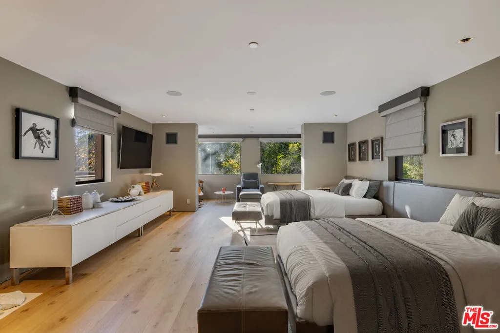 11968 Brentridge Drive, Los Angeles, California 90049 home-pic-31