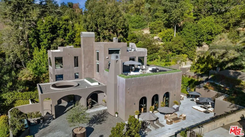 11968 Brentridge Drive, Los Angeles, California 90049 home-pic-1