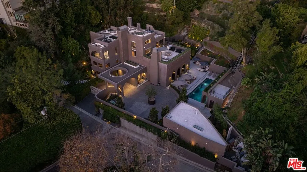 11968 Brentridge Drive, Los Angeles, California 90049 home-pic-2
