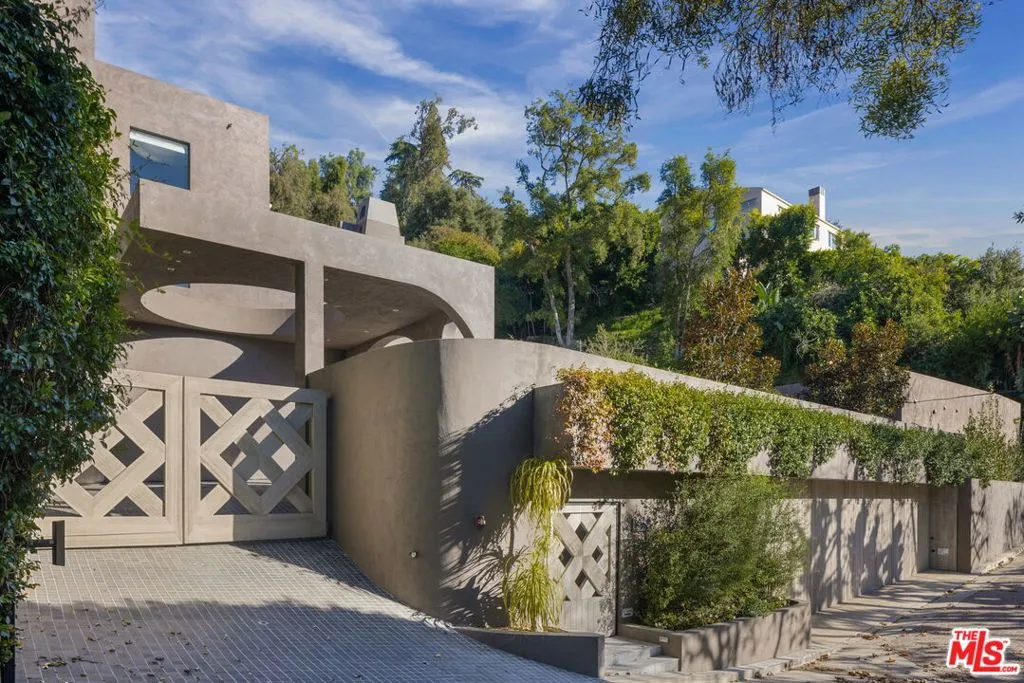 11968 Brentridge Drive, Los Angeles, California 90049 home-pic-3
