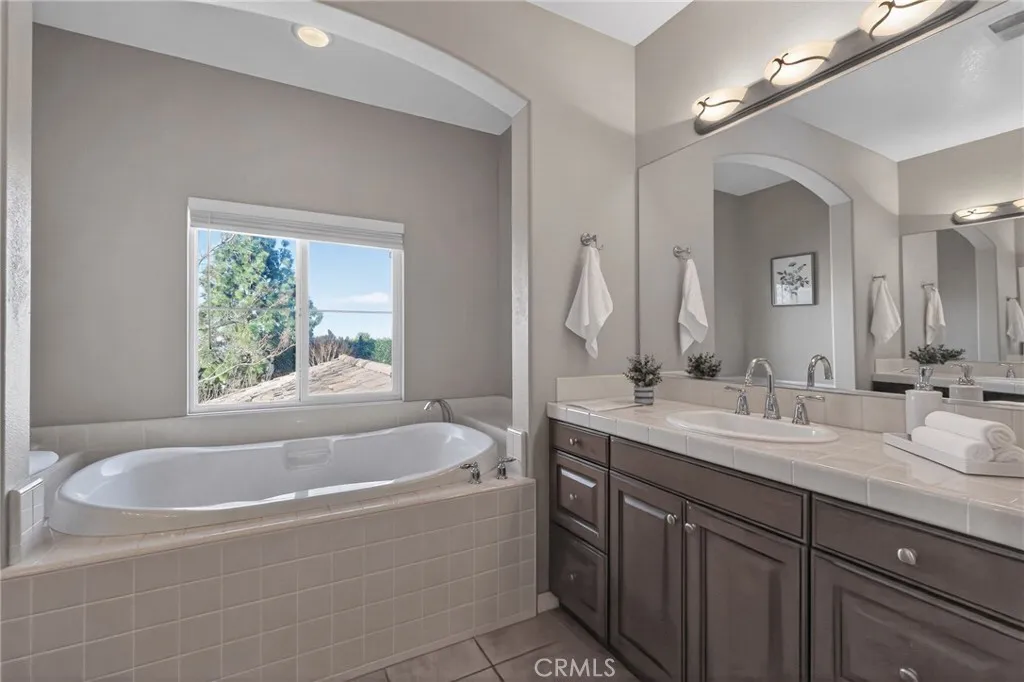 1575 Clifftop Ave, San Marcos, California 92078 home-pic-11