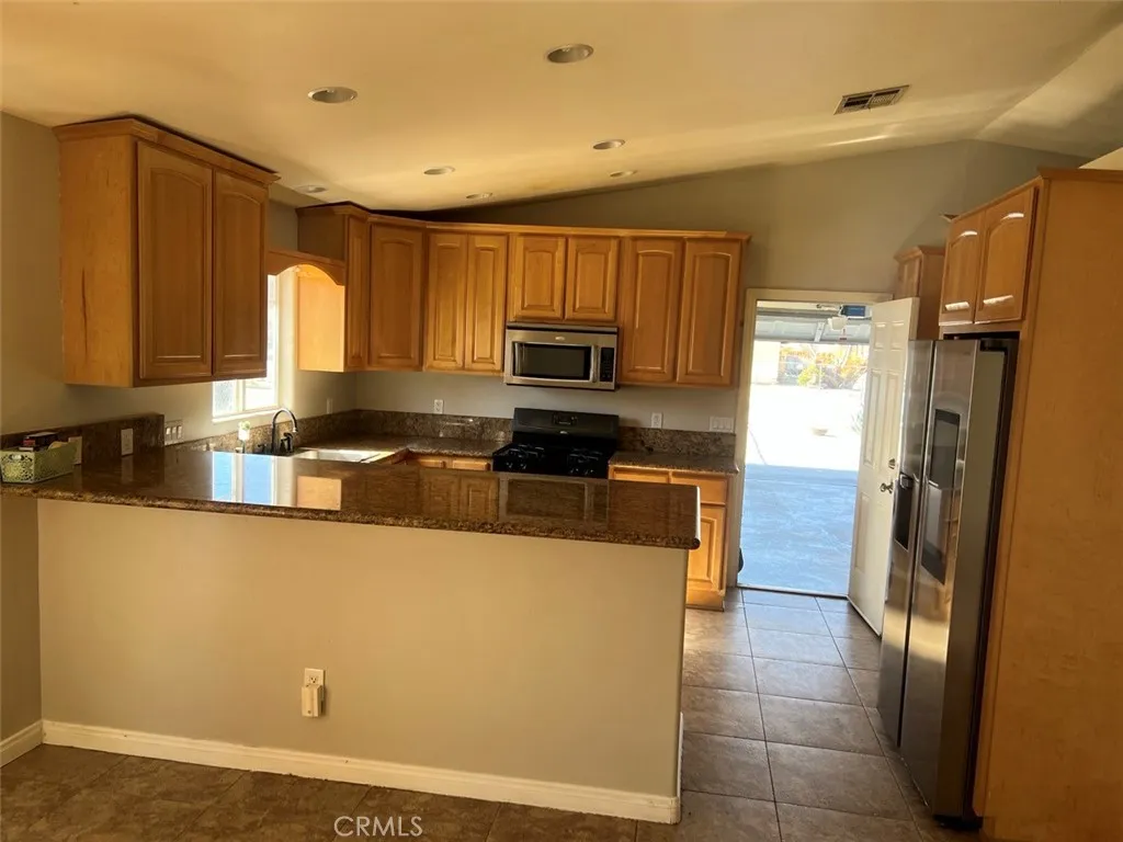 6563 Morongo, 29 Palms, California 92277 home-pic-2