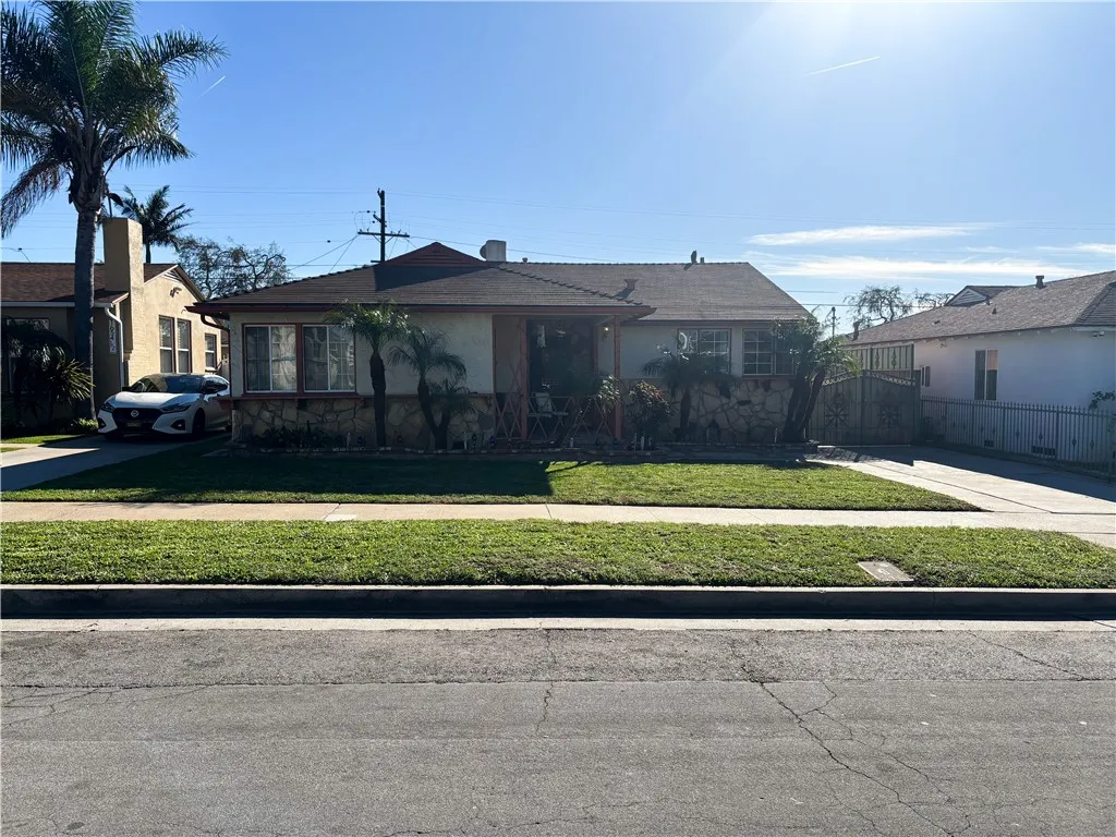 1658 W 109th Place, Los Angeles, California 90047 home-pic-4