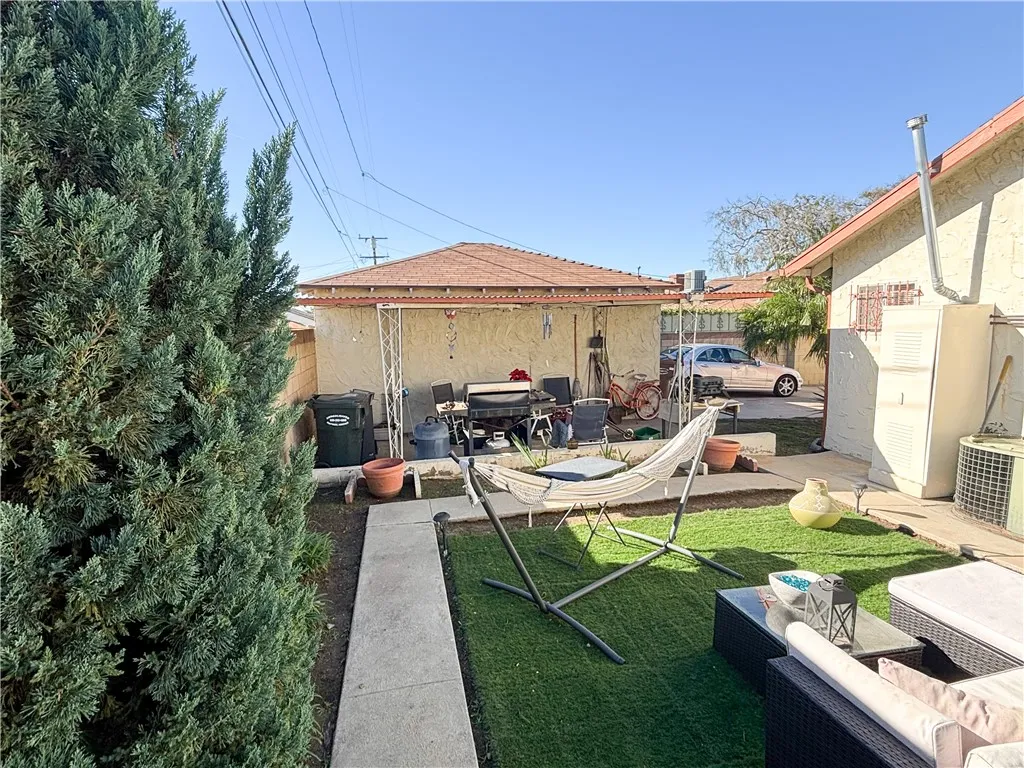 1658 W 109th Place, Los Angeles, California 90047 home-pic-22