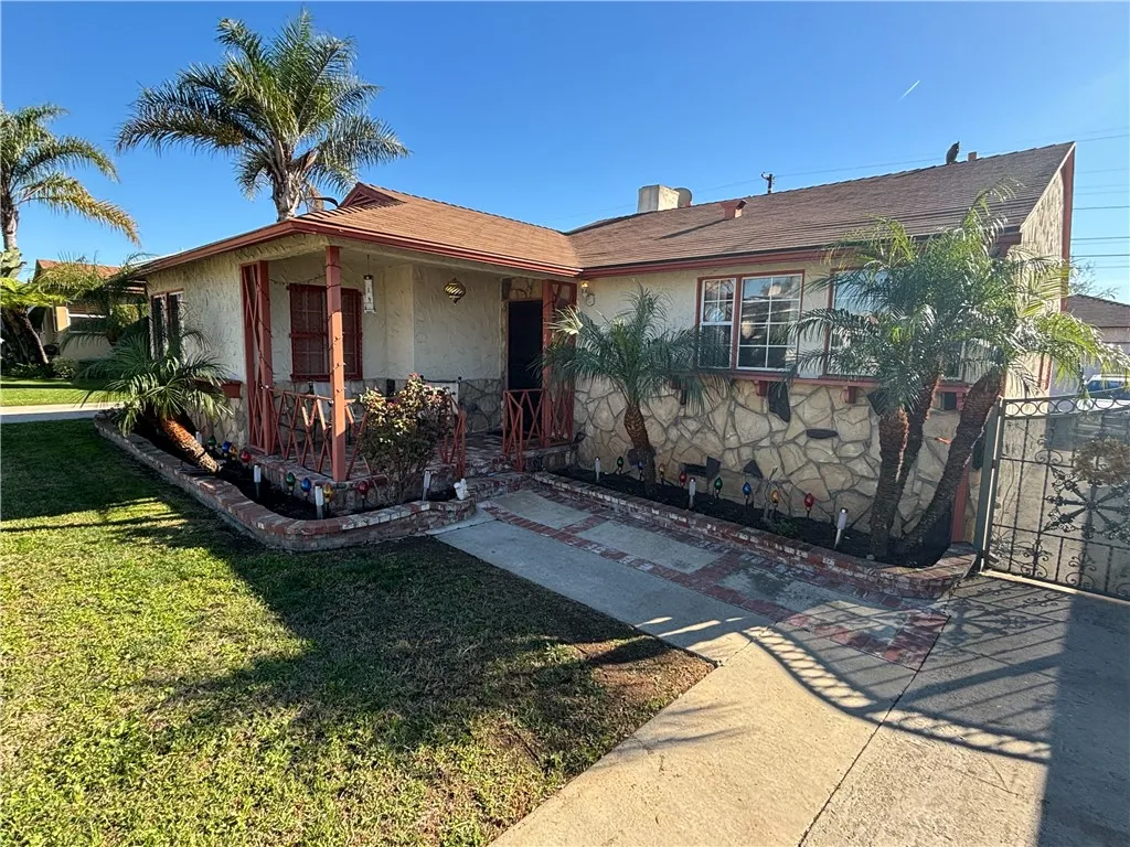 1658 W 109th Place, Los Angeles, California 90047 home-pic-2