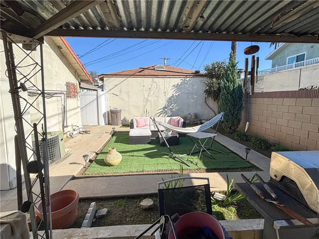 1658 W 109th Place, Los Angeles, California 90047 home-pic-24